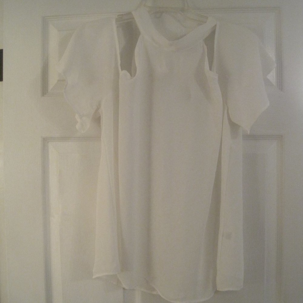 NEW YORK AND COMPANY IVORY HALTER TOP XL NWT